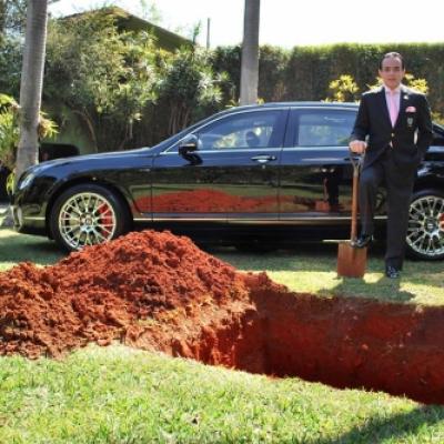 Chiquinho Scarpa vai enterrar seu carro de R$ 1,5 milhões no quintal