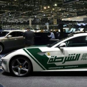 Policia de Dubai ganha Ferrari FF como viatura