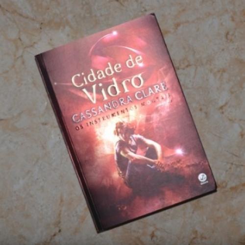 Resenha literária: Cidade de Vidro