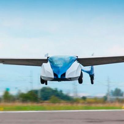 Protótipo de carro voador faz primeiro voo com sucesso.