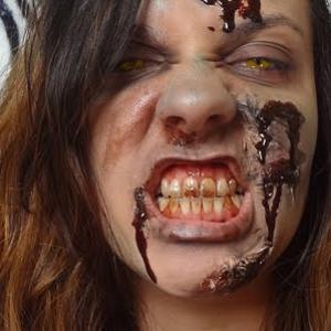 Aprenda a fazer uma maquiagem zumbi para Halloween e Zombie Walk