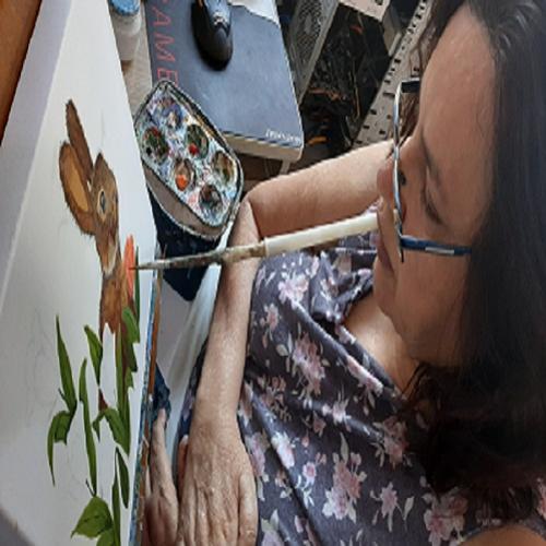 Pintora com a boca demonstra sua arte na Exposição Virtual