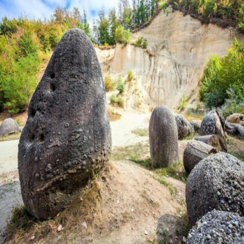 As misteriosas rochas da Romênia: elas crescem, reproduzem, movimentam