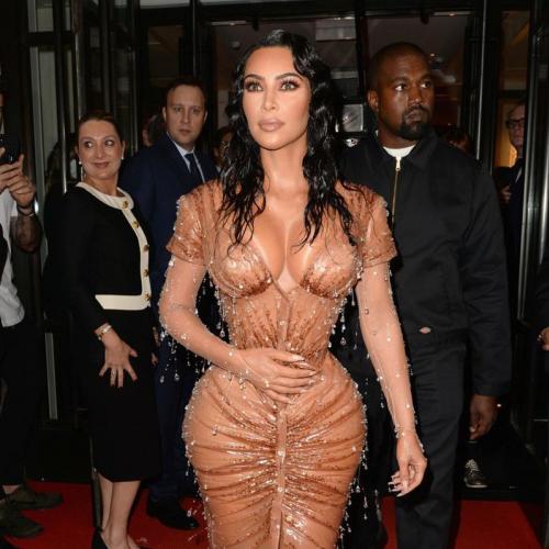 Piores looks da Kim Kardashian e porque eles não ficaram legais
