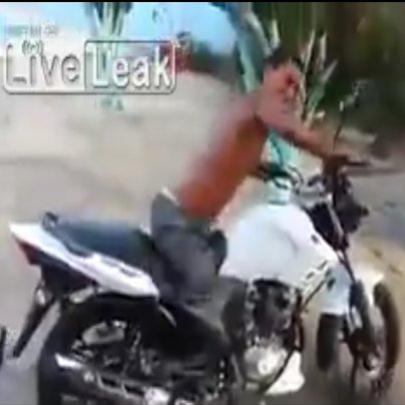 Homem tenta roubar moto mas esquece de um detalhe