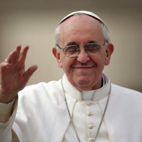 Papa Francisco Saúda Casal Gay e Igreja Deixa de Seguir a Lei de Deus