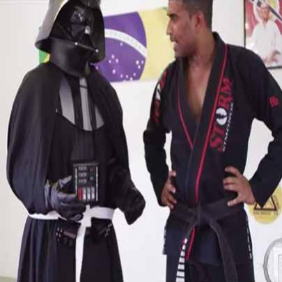 Darth Vader aprendendo Jiu-Jitsu, todos querem um pouco da Arte Suave.