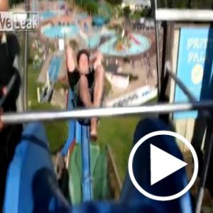 Pulando de costas e cabeça pra baixo em toboágua muito alto