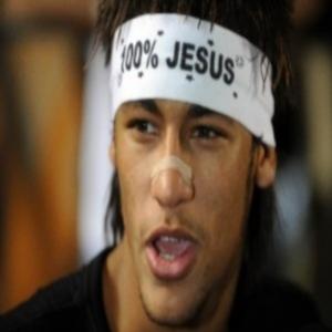 Pastor de Neymar diz que craque foi a culto após polêmica de racismo e