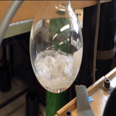O que acontece quando um líquido congela e ferve ao mesmo tempo?