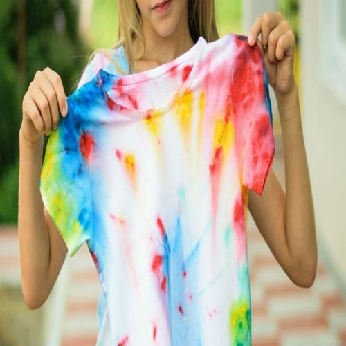 Saiba o que é tie dye,a técnica de customizar roupas com corantes.