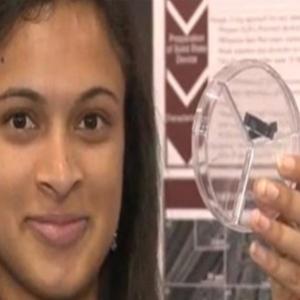 Adolescente inventa aparelho que carrega celulares em segundos