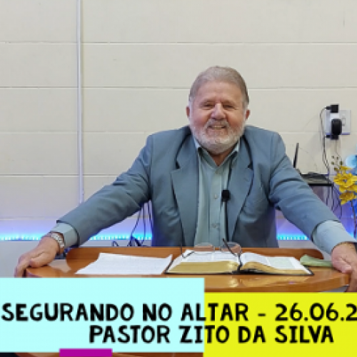 Segurando no altar