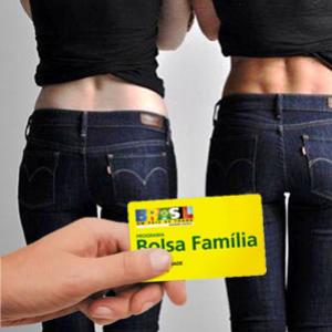 Mulher explica o que fazer com o Bolsa Família