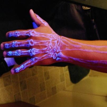 Tatuagens fluorescentes será que essa moda pega?