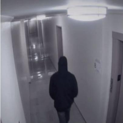 Vídeo de arrepiar: Homem sendo arrastado por fantasma em corredor
