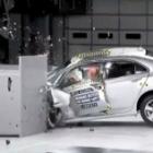 Novo teste de colisão reprova carros de luxo