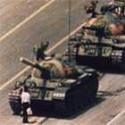 Que fim levou o homem que desafiou os tanques da China?