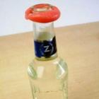 Refrigerante japonês dá imitação de boca de artista de brinde para usar ao beber
