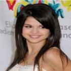 No Aeroporto Selena Gomez aparece toda feliz