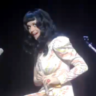 Fail da Katy Perry mostrando que ela não é boa de flauta