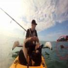 Homem leva susto após encontrar cão no mar em pescaria na Flórida
