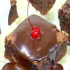 Brownie com calda de chocolate...HUN...