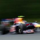 Japonês maluco tenta pular carro de Fórmula 1 em movimento
