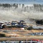 Vídeo mostra como um tsunami pode ser destruidor... Assustador!