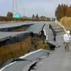 Japão reconstrói em 6 dias estrada destruída pelo terremoto