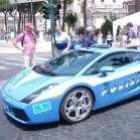 Carro da polícia na Itália, o que você faria se batesse um desses?