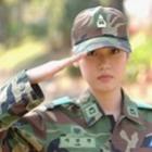 25 imagens de uniformes de soldados femininas