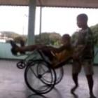 Milagre: faça acrobacias com uma cadeira de rodas e…
