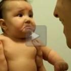 Como traumatizar um bebê em 25 segundos