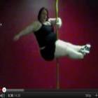 Mulher de 114 kg participa de competições de pole dance