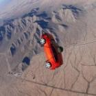 Carro Salta de Paraquedas e Pula de Bungee Jump