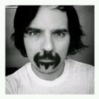 Bigode do el Batman.