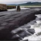 Belas imagens da praia de areias negras na Islândia