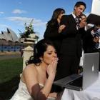 Casal transmite casamento pela internet