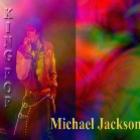Michael Jackson vendeu mais de 1 bilhão de CDs.