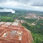 Cordão humano interrompe obras de Belo Monte