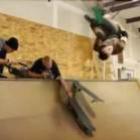 Skate: Salto mortal com duas pranchas