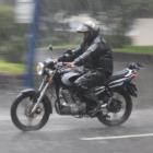 Como andar de moto na chuva