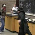 Zorro salva a aula de química!