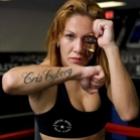 MMA feminino: Cyborg dá mata-leão e bota reporte pra dormir