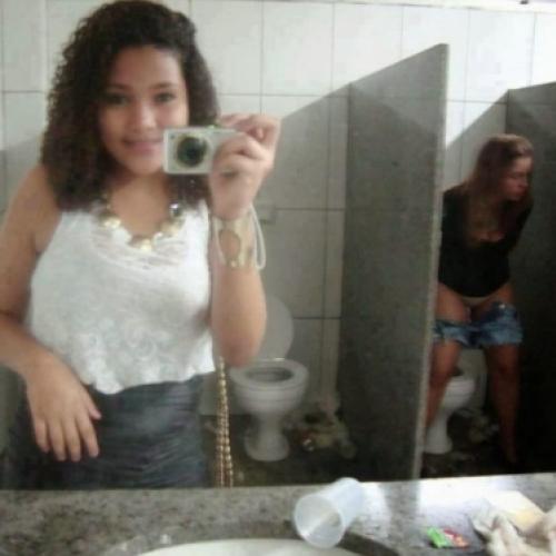 10 pessoas que tiraram selfies no lugar errado