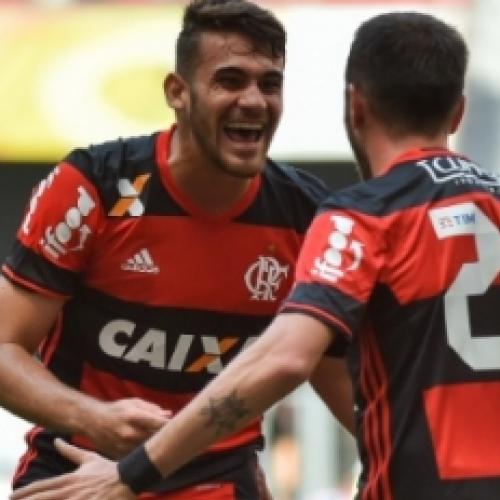 Flamengo ganha do galo