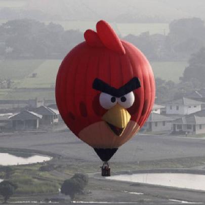 Festival tem até balão com formato de 'Angry Bird' nas Filipinas