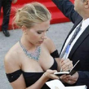 O autógrafo da Scarlett Johansson