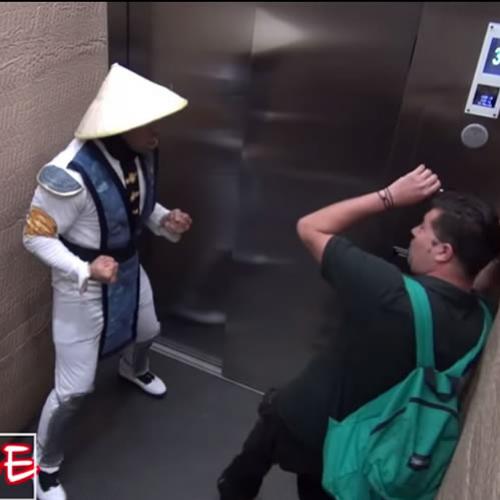 Pegadinha – Mortal Kombat no elevador #02